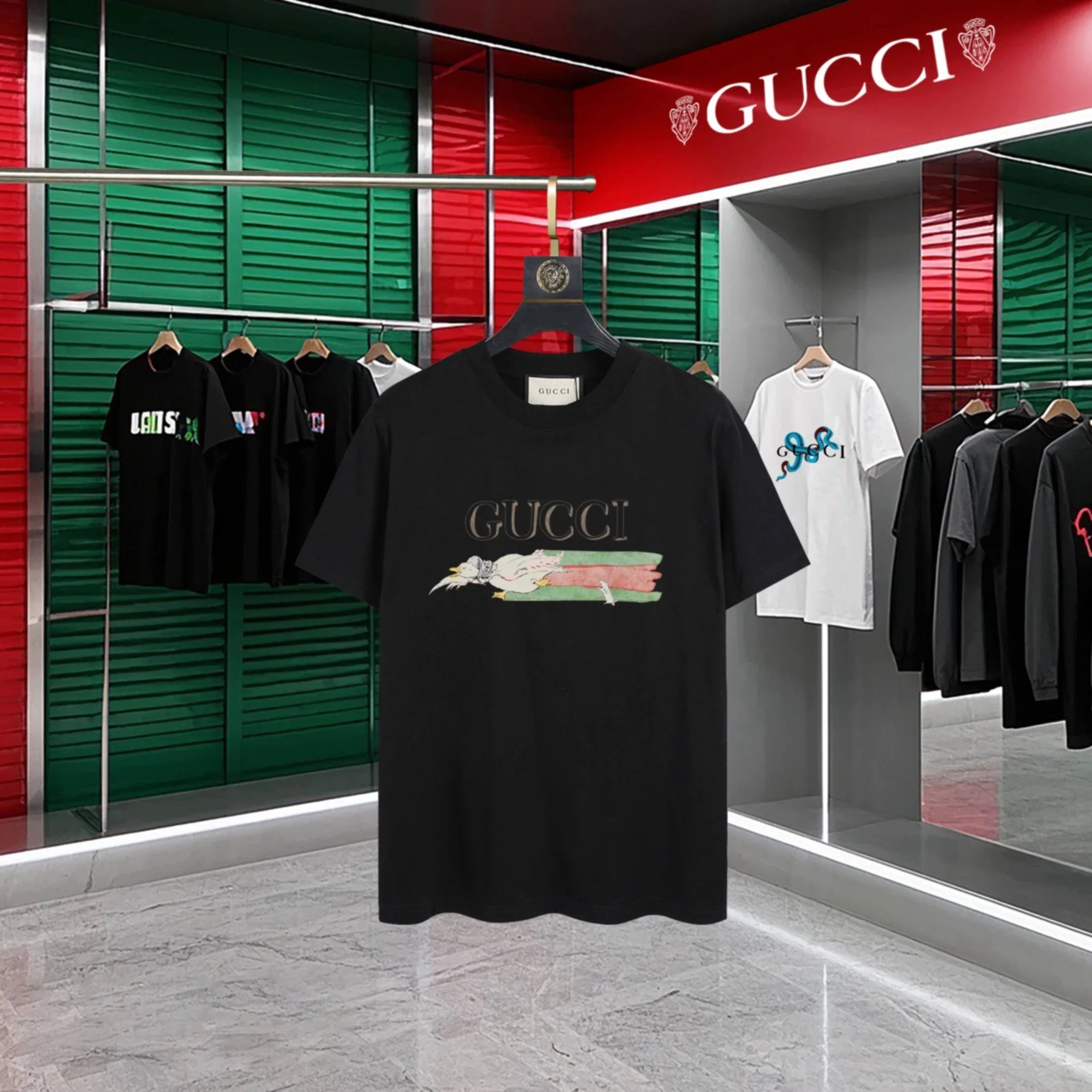Gucci T-Shirts Short-Sleeve Snake Graphic — 37