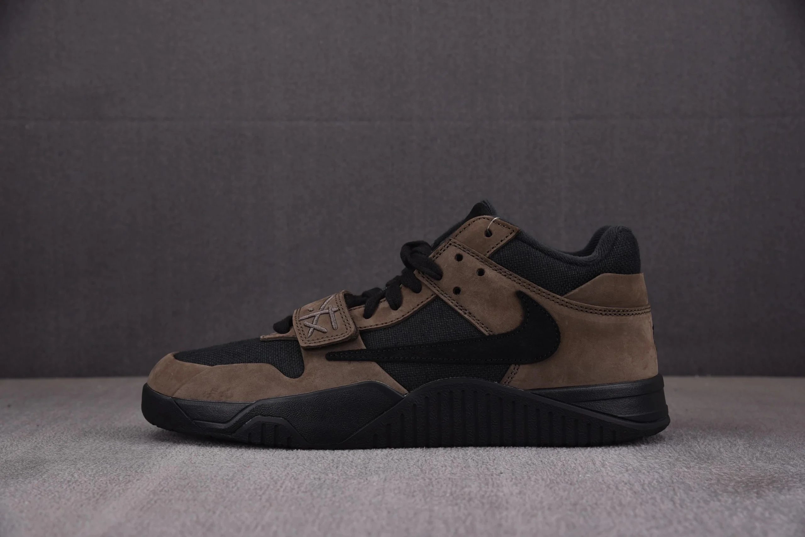 Nike Sneakers Air Trainer 1 — Mocha