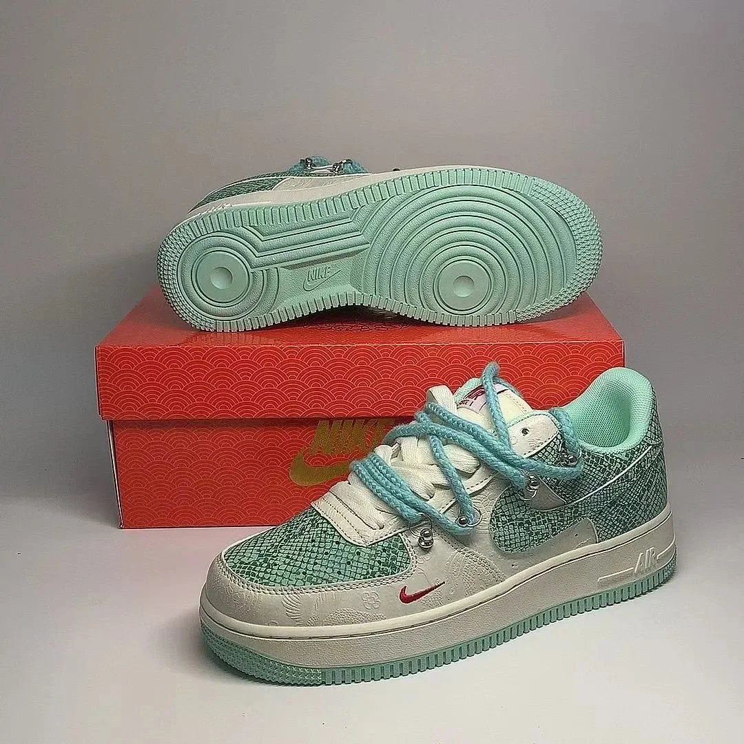 Nike Sneakers Low-top platform — 09