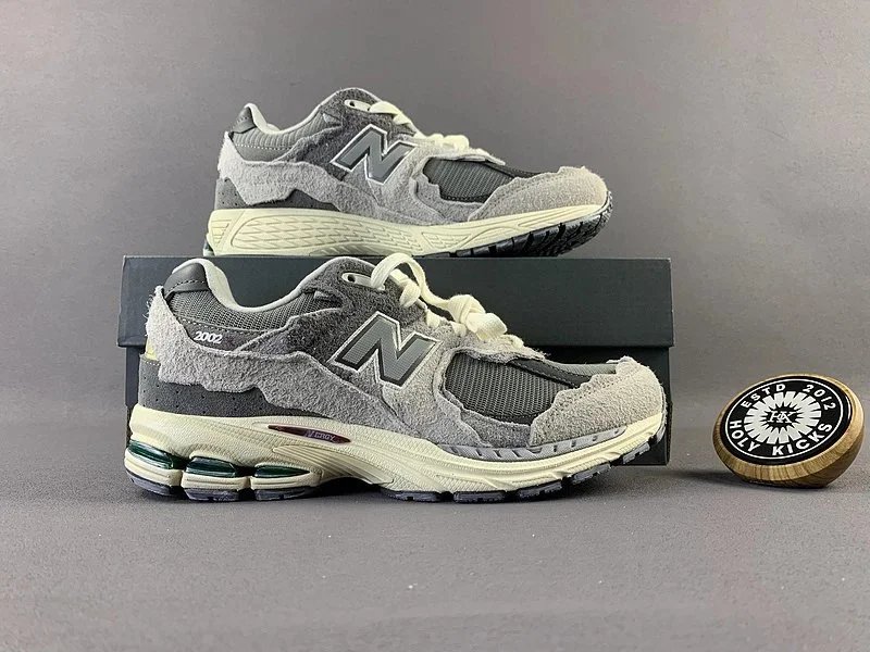 New Balance Sneakers 2002R deconstructed suede mesh image 2