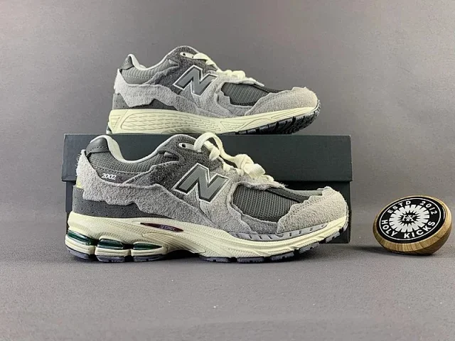 New Balance Sneakers 2002R deconstructed suede mesh product detail image 2