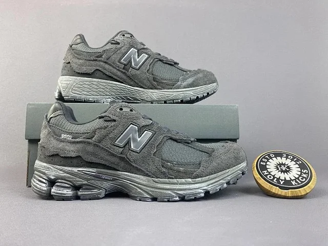 New Balance Sneakers 2002R deconstructed suede mesh product detail image 6