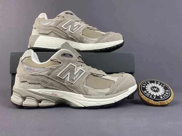New Balance Sneakers 2002R deconstructed suede mesh product detail image 5