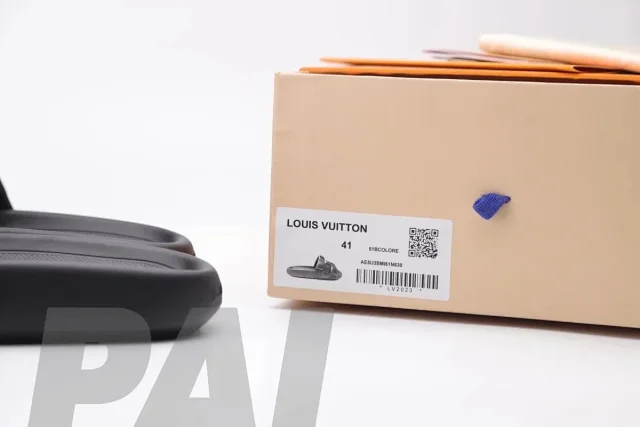 Louis Vuitton Slippers Pool Pillow Mules product detail image 2