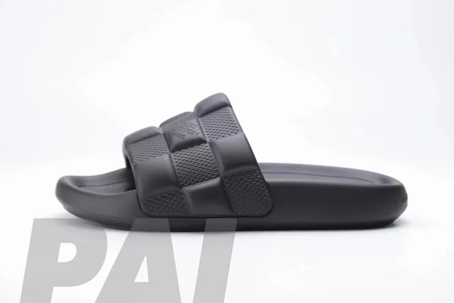 Louis Vuitton Slippers Pool Pillow Mules product detail image 10