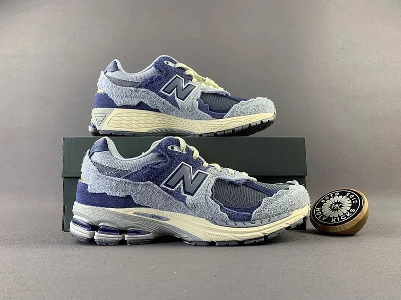 New Balance Sneakers 2002R deconstructed suede mesh image 4