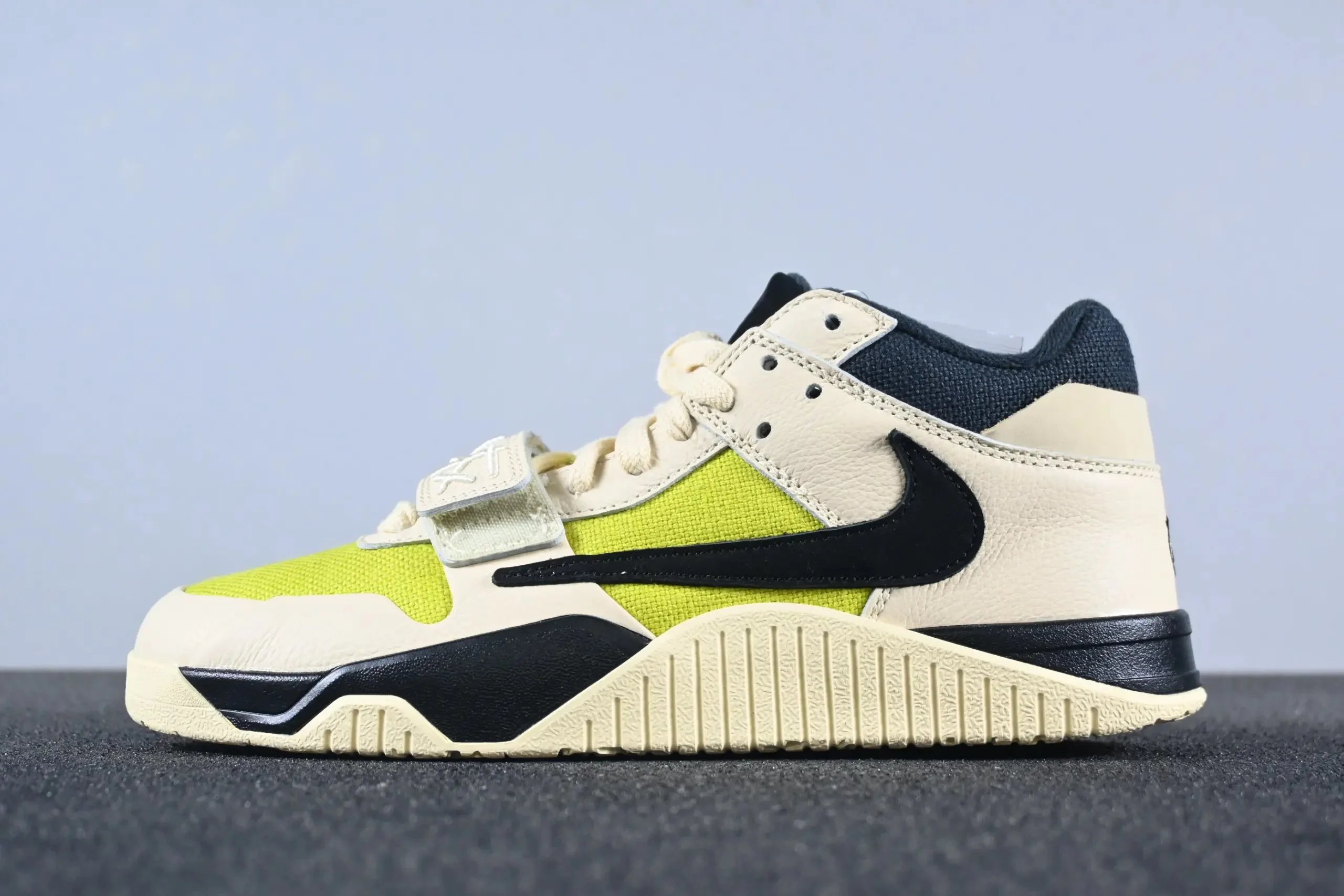 Nike Sneakers Air Trainer 1 — Bright Cactus