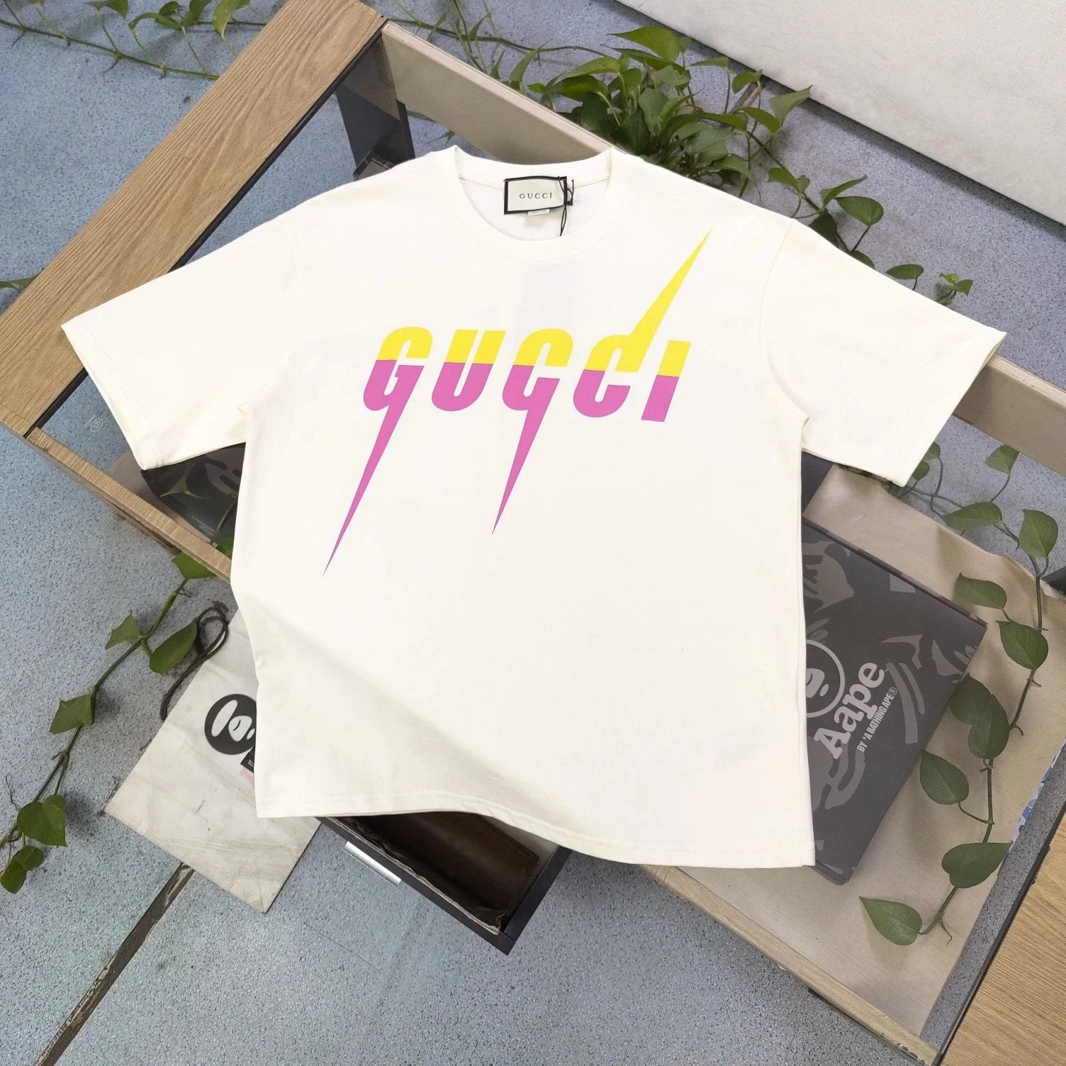 Gucci T-Shirts Crewneck Logo Graphic — 28
