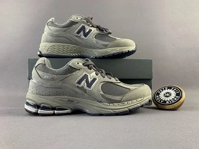 New Balance Sneakers 2002R deconstructed suede mesh product detail image 9