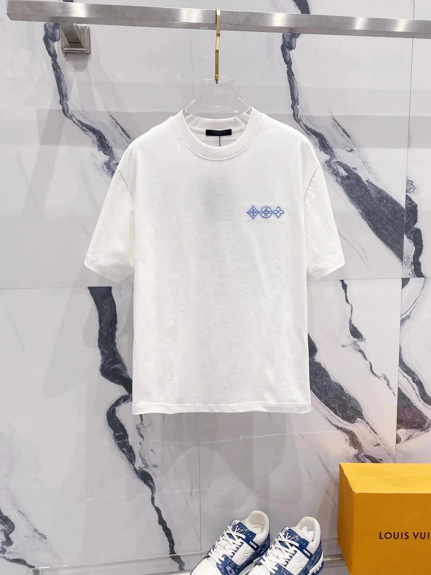 Louis Vuitton T-Shirts Short-sleeve logo T-shirt — 77