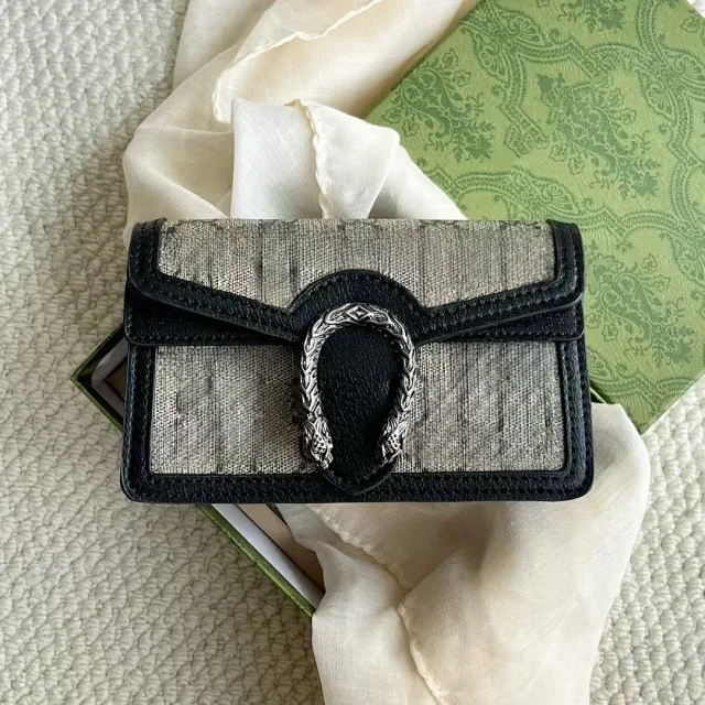 Unbranded Shoulder Bags Small flap bag with textured horseshoe clasp product detail image 18