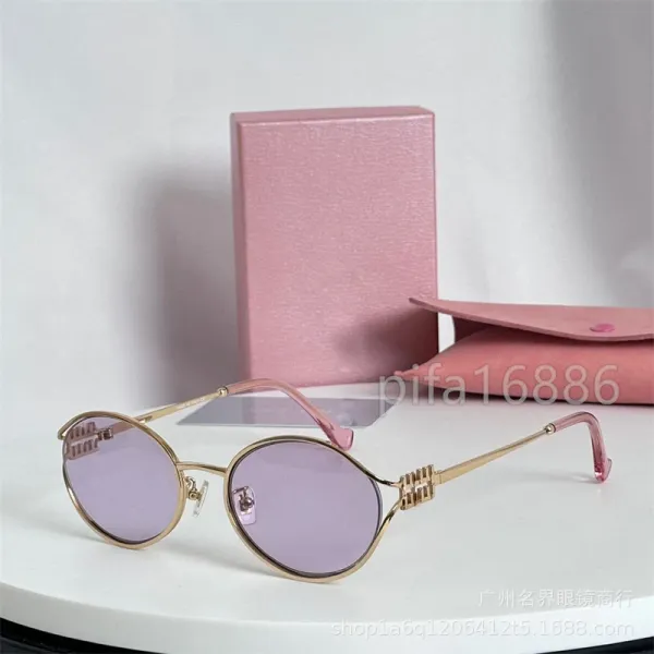 Design Round Frame Gradient Lens Sunglasses with Pink Case - 3