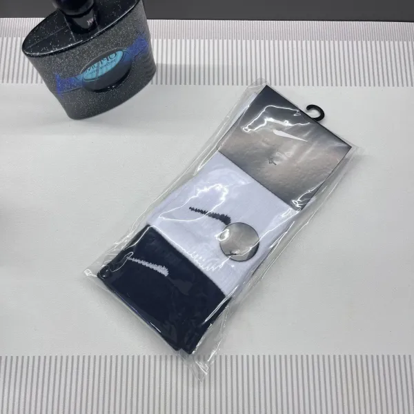 Nike Swoosh Logo Crew Socks Set - Black/White Socks - 1