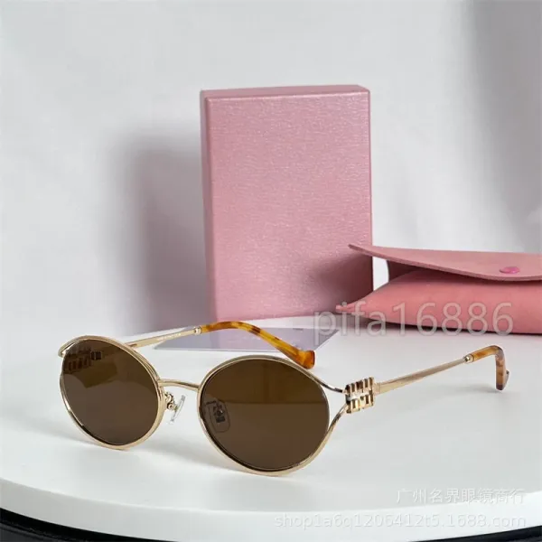 Design Round Frame Gradient Lens Sunglasses with Pink Case - 8