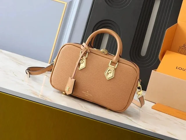 Louis Vuitton Handbags Structured top-handle bag with detachable shoulder strap product detail image 4