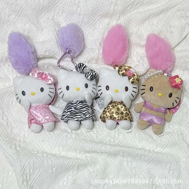 Unbranded Uncategorized Plush cat doll keychain with heart-shaped carabiner product detail image 3