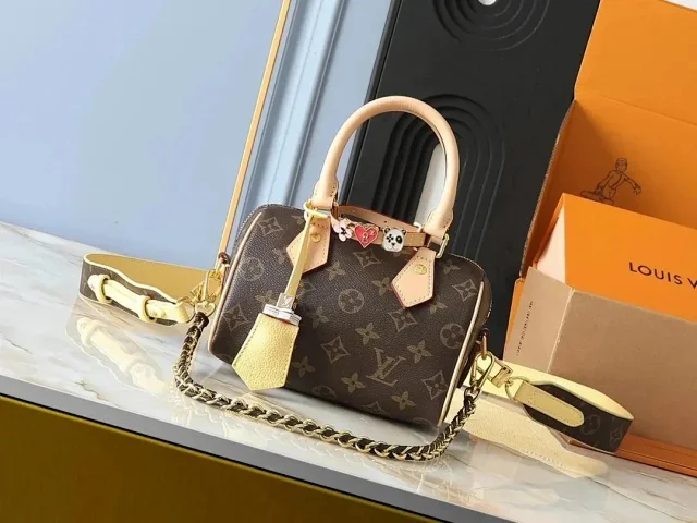 Louis Vuitton Handbags Structured top-handle bag with detachable shoulder strap product detail image 10