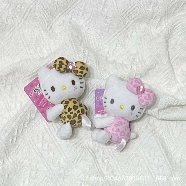 Unbranded Uncategorized Plush cat doll keychain with heart-shaped carabiner product detail image 4