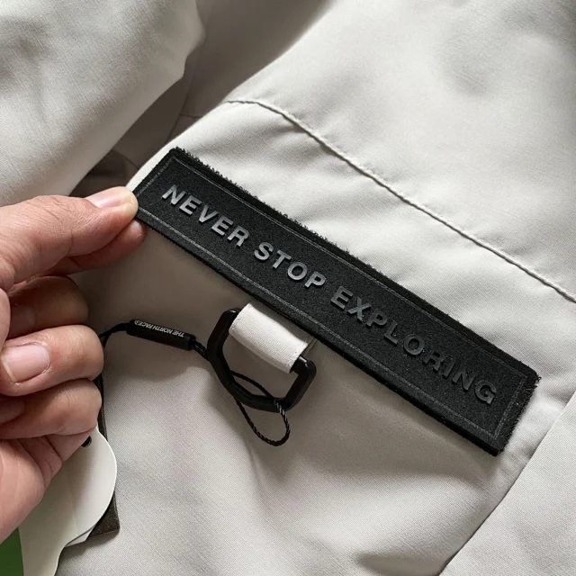 The North Face Down Jackets Hooded four-pocket jacket product detail image 9