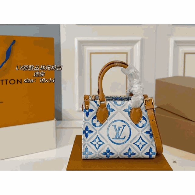 Coach Mini Bag: seller detail photo 1