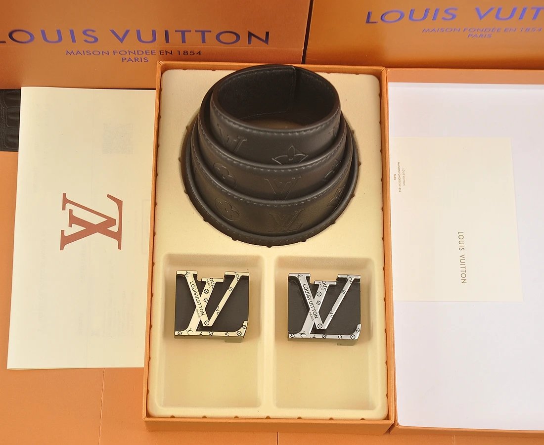 Louis Vuitton Belts LV initial buckle belt — 32