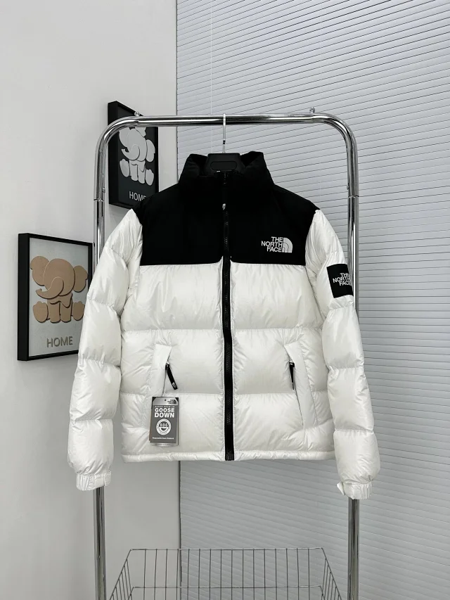 The North Face Down Jackets Color-blocked puffer jacket with stand collar product detail image 12