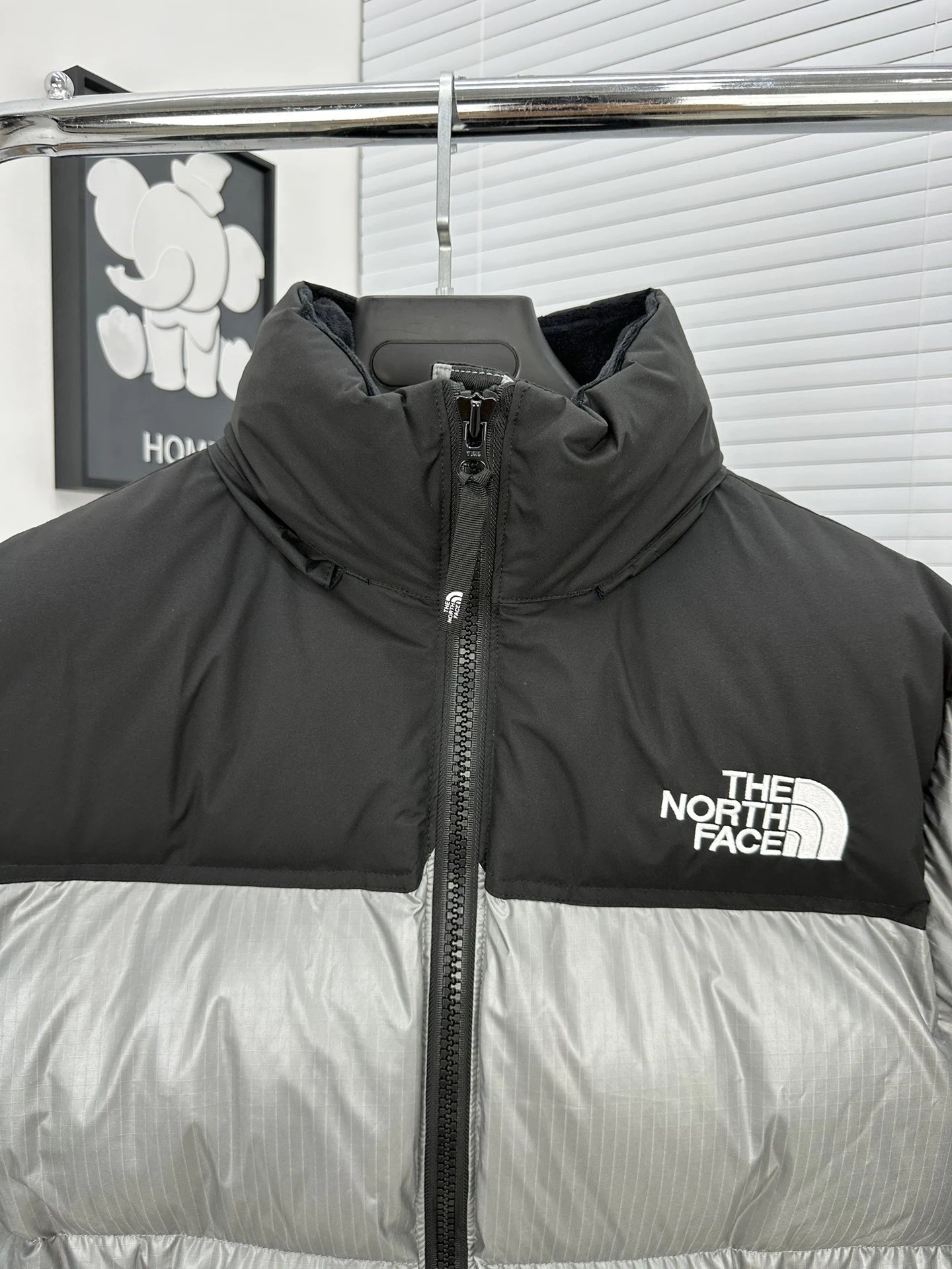 The North Face Down Jackets Color-blocked puffer jacket with stand collar image 6