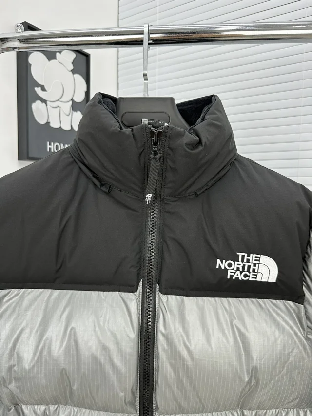 The North Face Down Jackets Color-blocked puffer jacket with stand collar product detail image 6