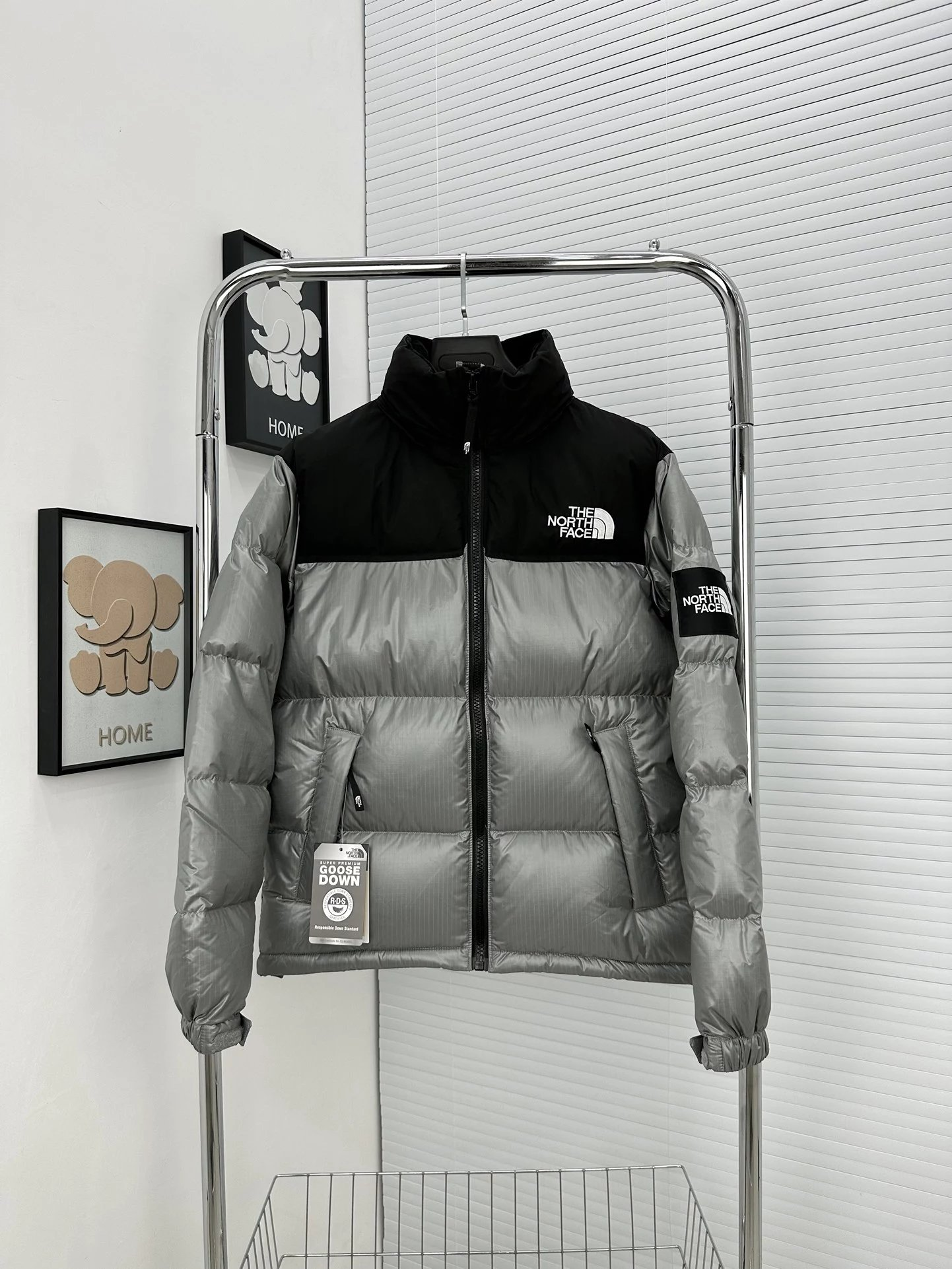 The North Face Down Jackets Color-blocked puffer jacket with stand collar image 4