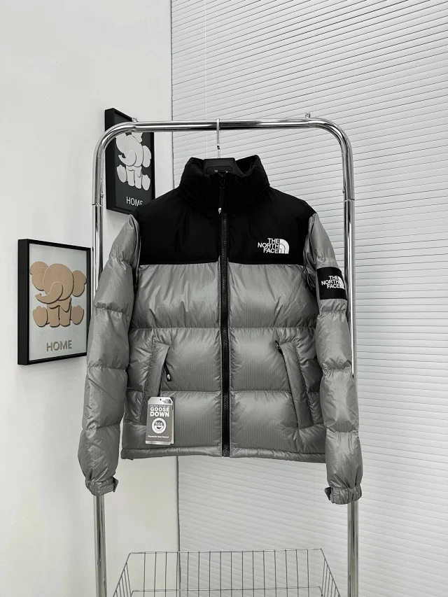 The North Face Down Jackets Color-blocked puffer jacket with stand collar product detail image 1