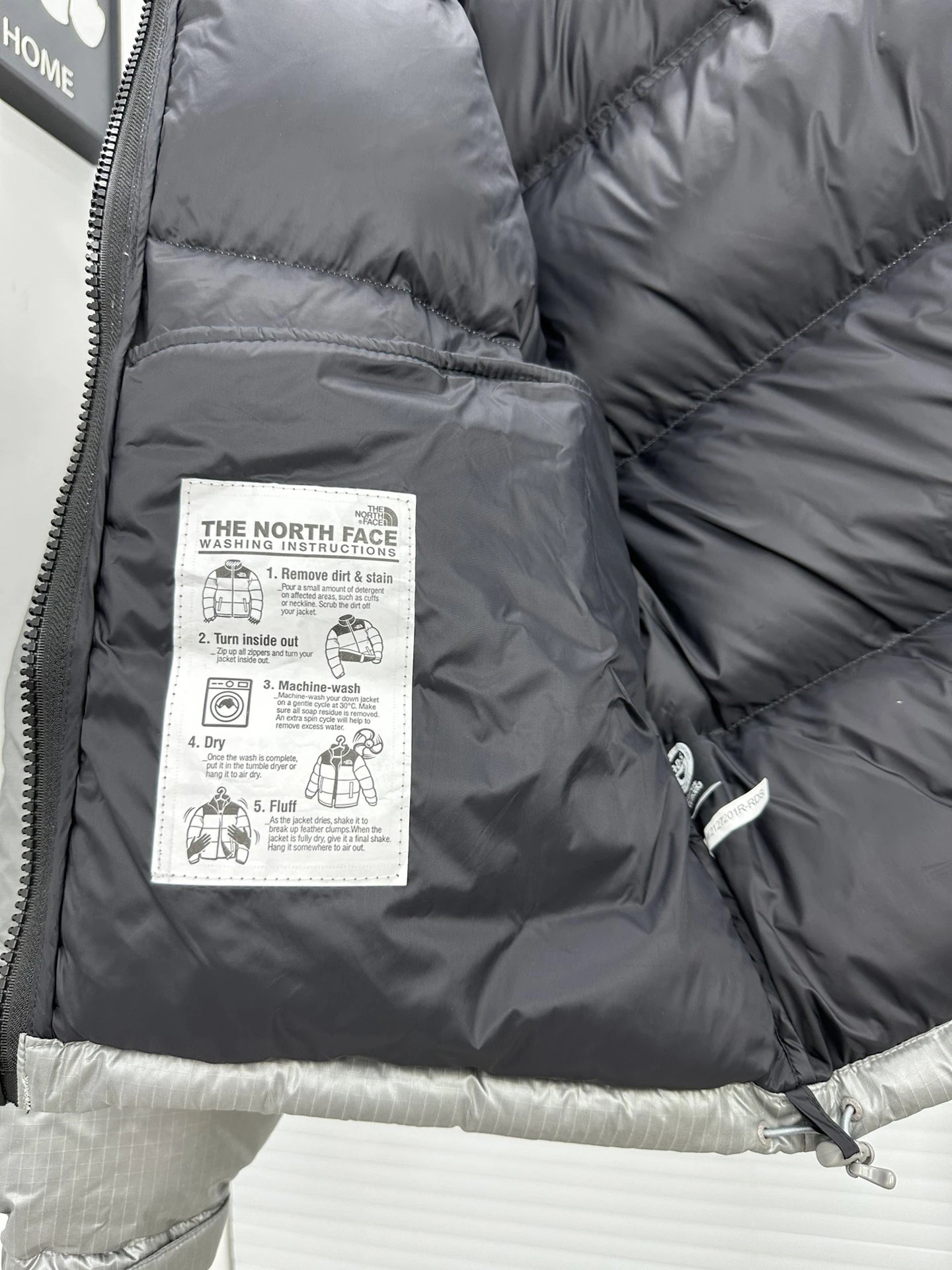 The North Face Down Jackets Color-blocked puffer jacket with stand collar image 9