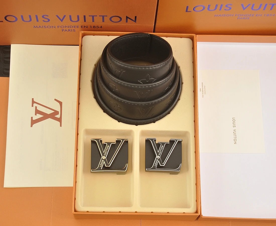 Louis Vuitton Belts LV initial buckle belt — 34