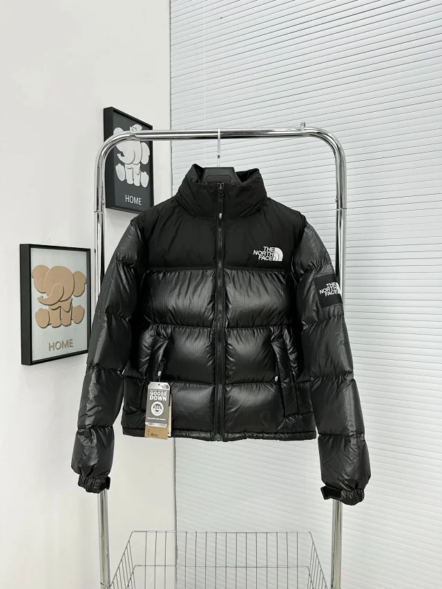 The North Face Down Jackets Color-blocked puffer jacket with stand collar product detail image 11
