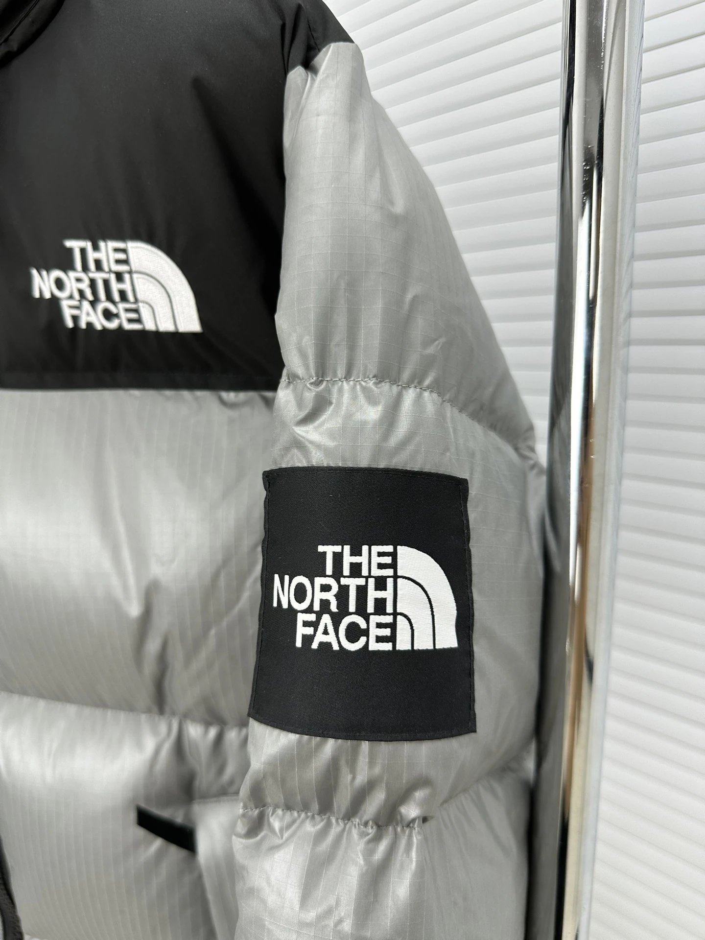 The North Face Down Jackets Color-blocked puffer jacket with stand collar image 8