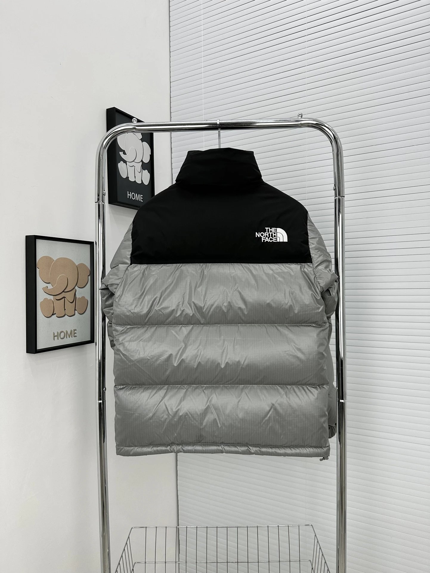 The North Face Down Jackets Color-blocked puffer jacket with stand collar image 3