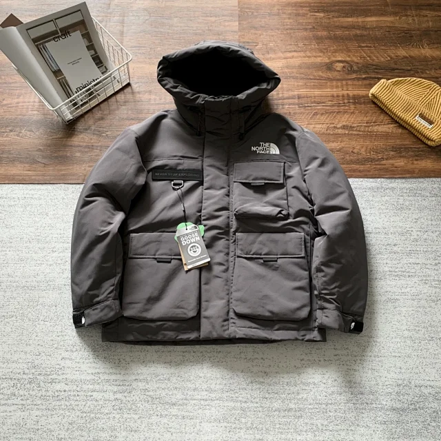 The North Face Down Jackets Hooded four-pocket jacket product detail image 5
