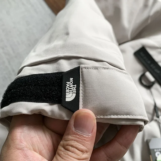 The North Face Down Jackets Hooded four-pocket jacket product detail image 11