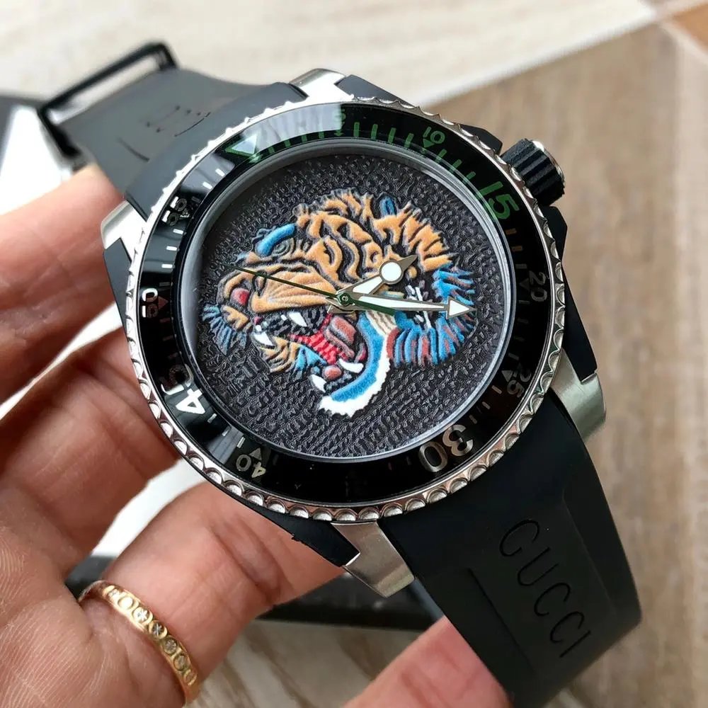 Gucci tiger‑dial rubber‑strap wristwatch — W2CFinds curated find