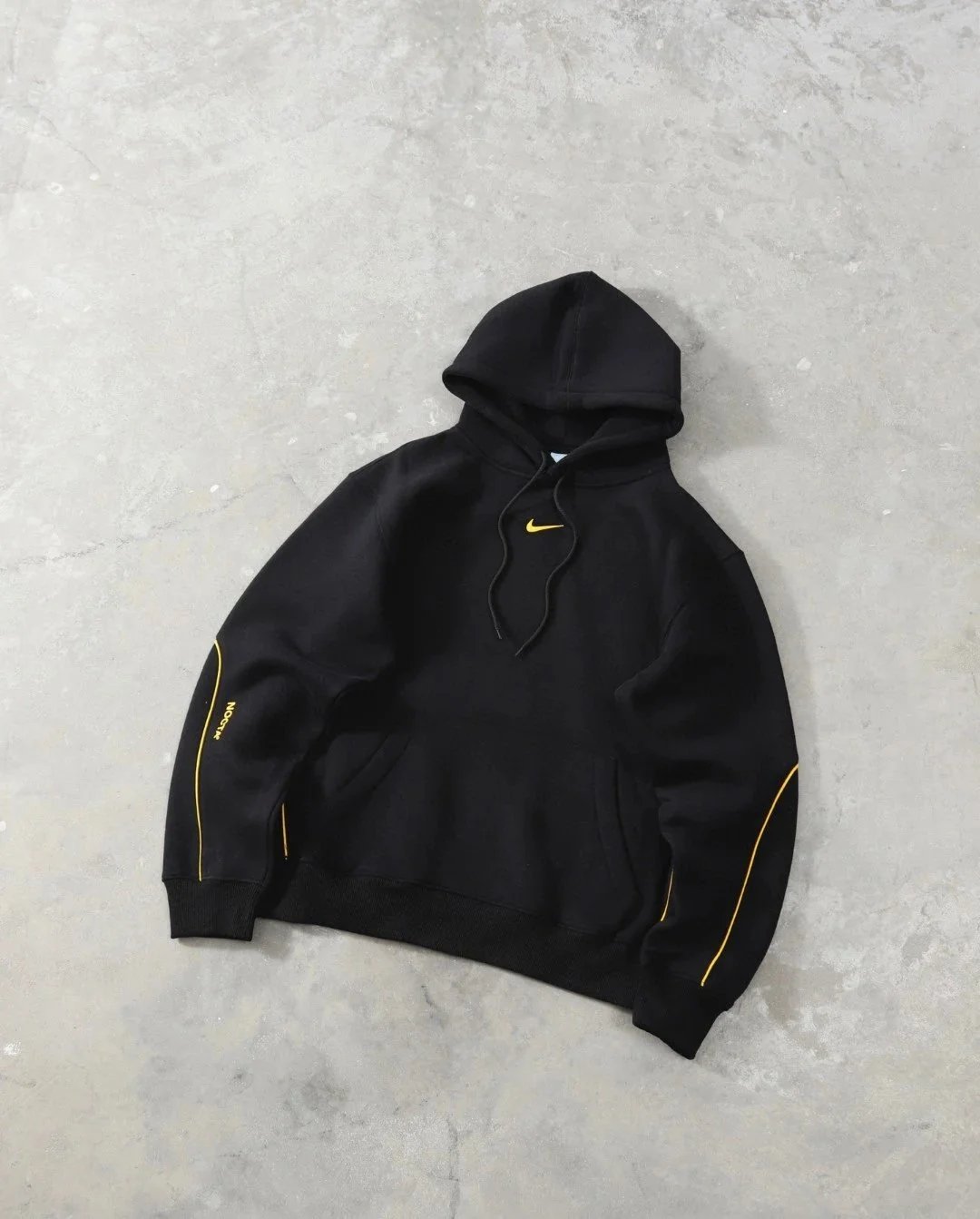 Black gold border