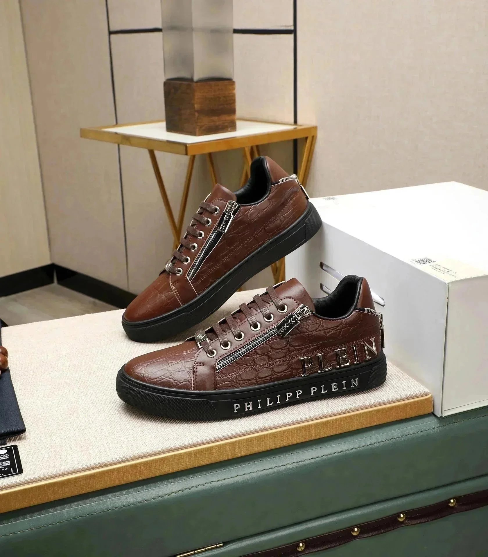 32 Brown 005