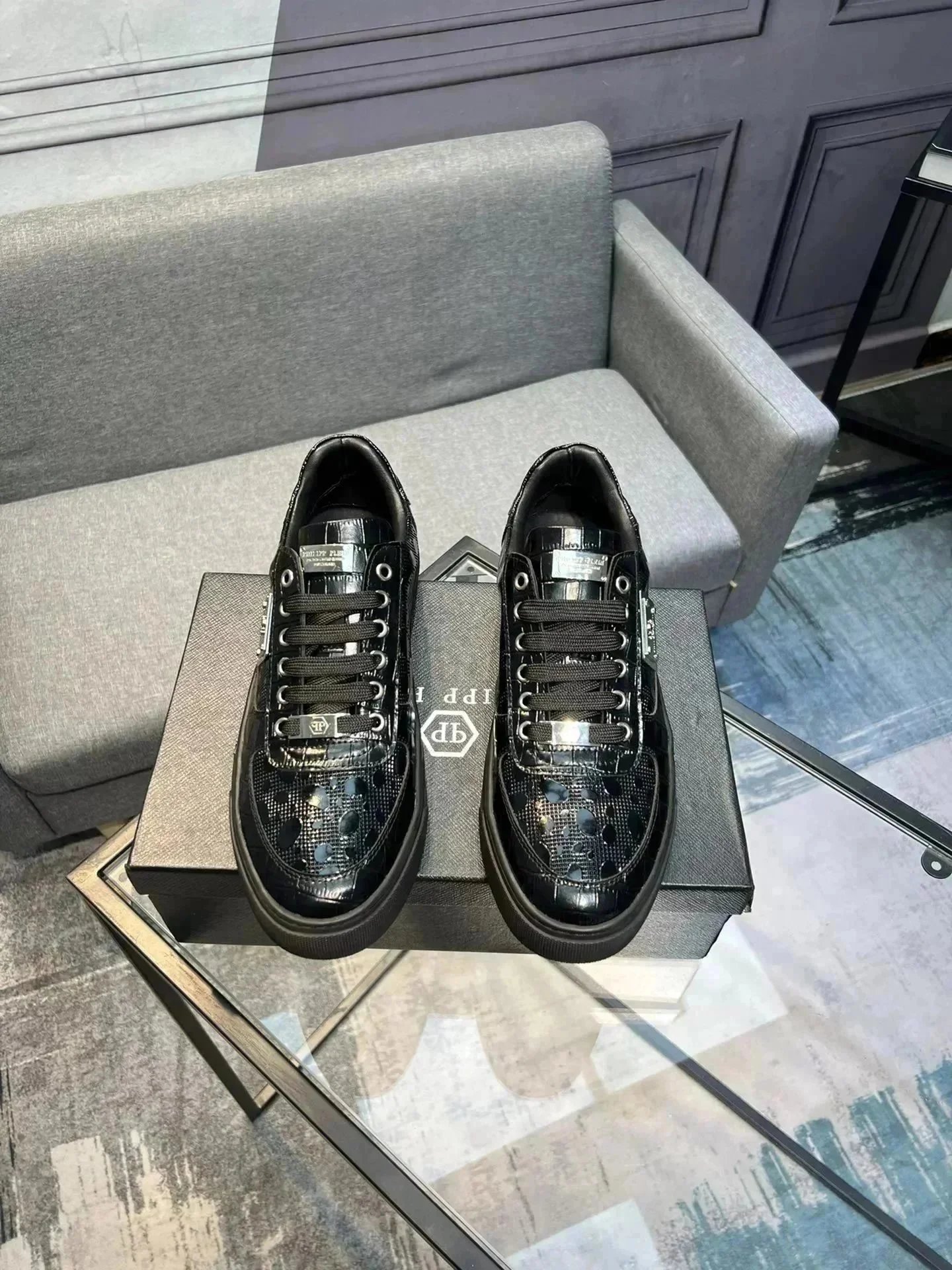 37 black 005