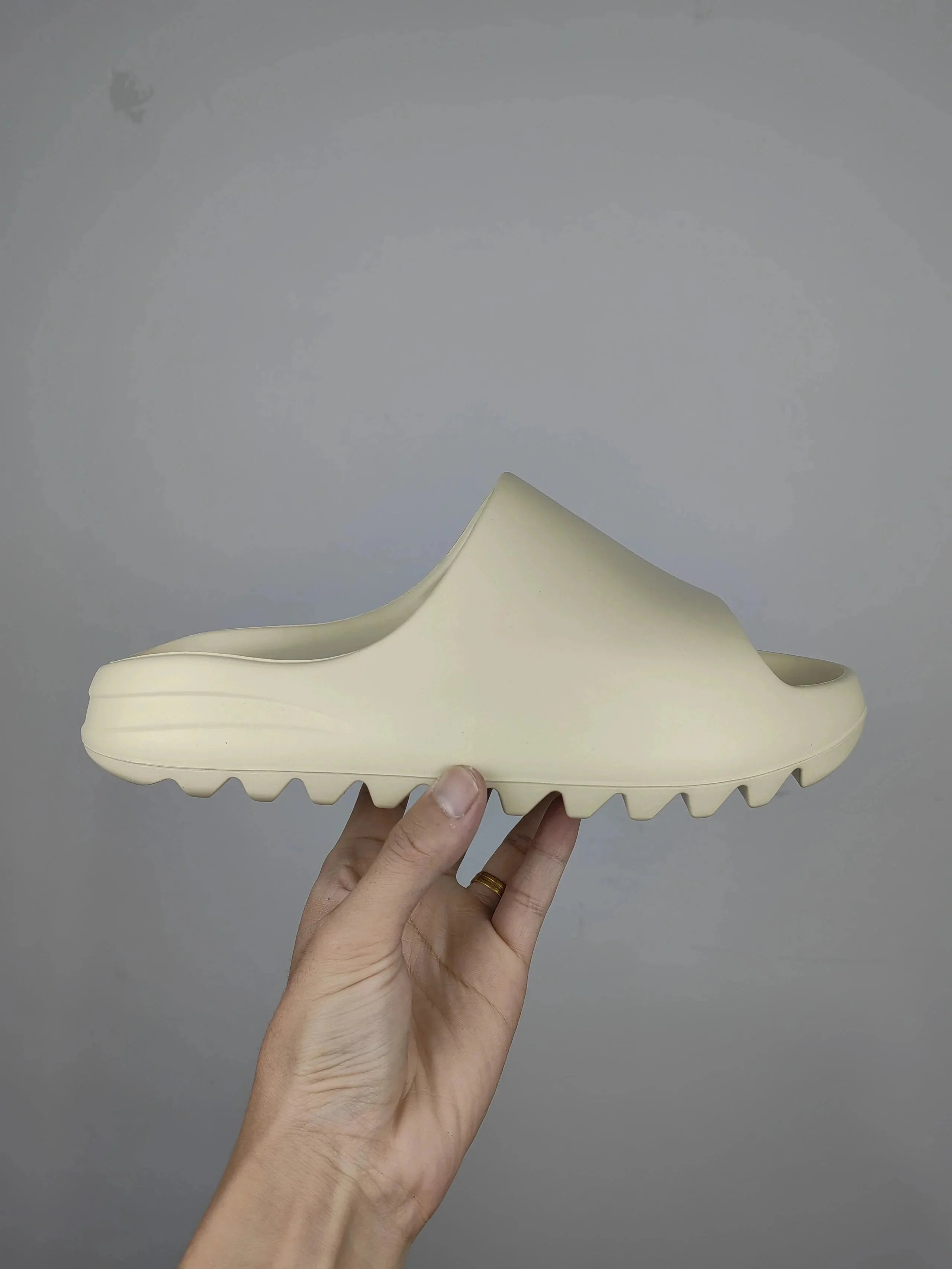 Bone White Glossy Leather (FW6345)