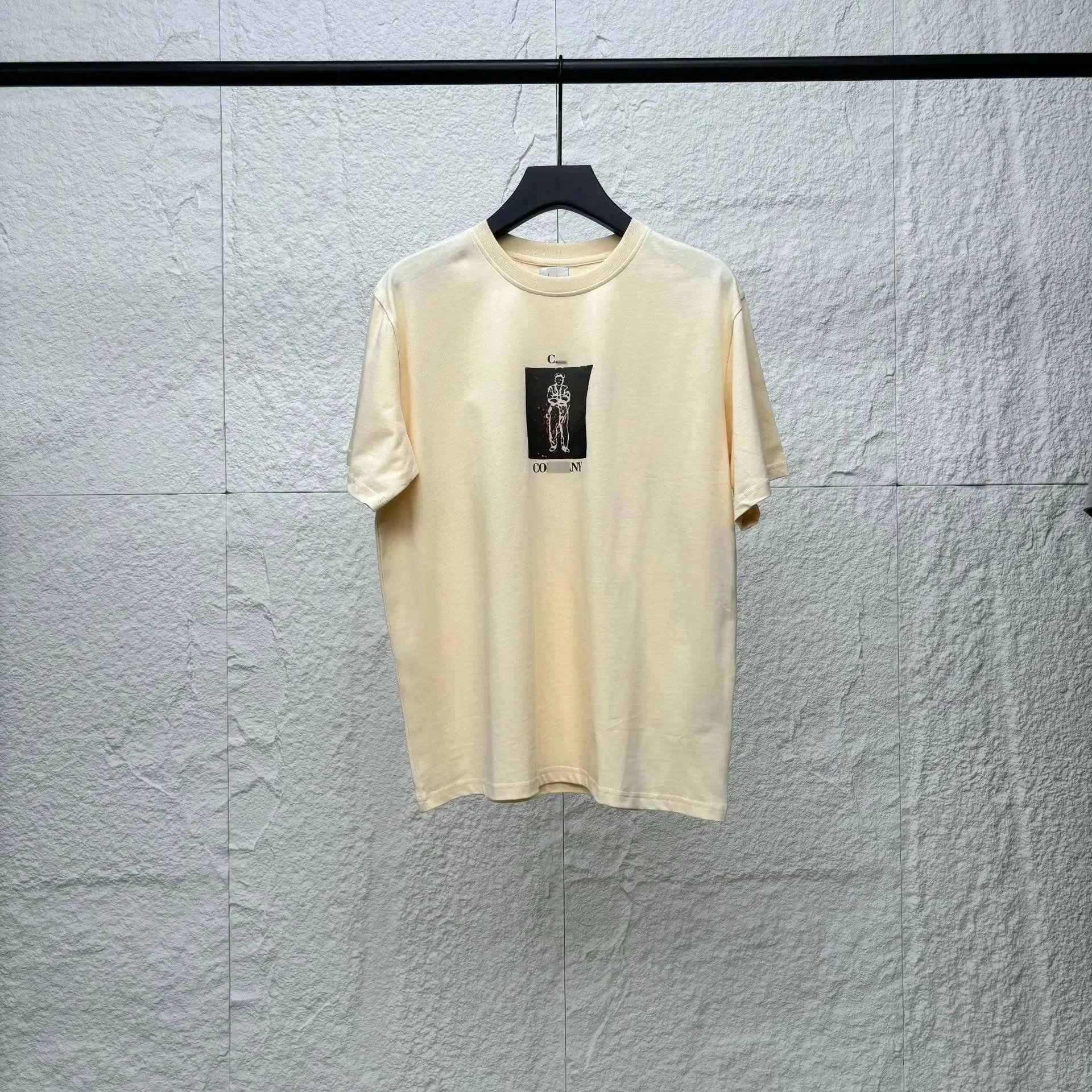 Apricot color