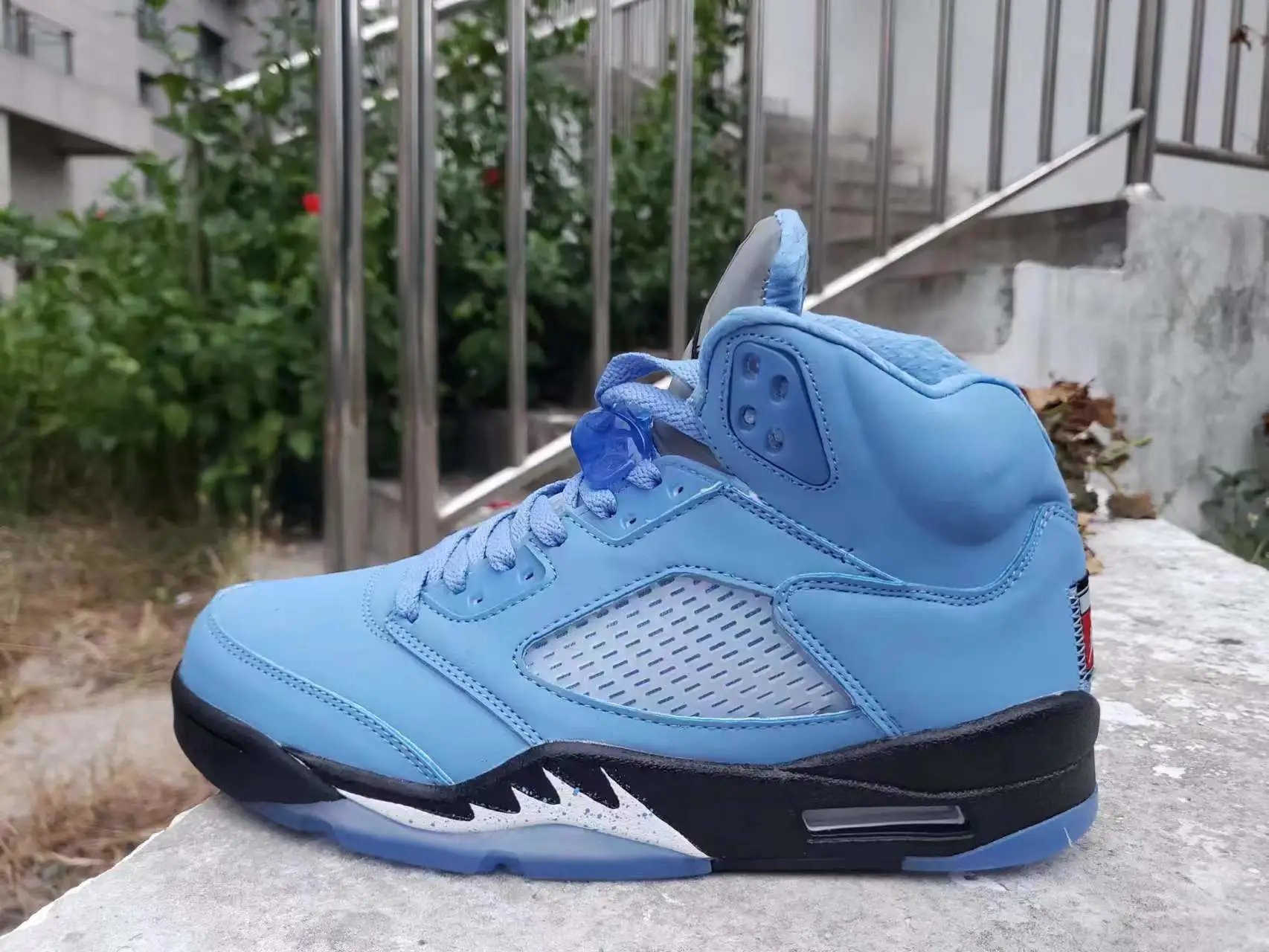 AJ5 - University Blue