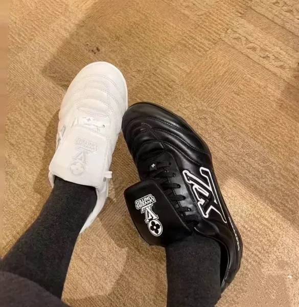 Louis Vuitton Trainer Pink Suede Sneakers - 2