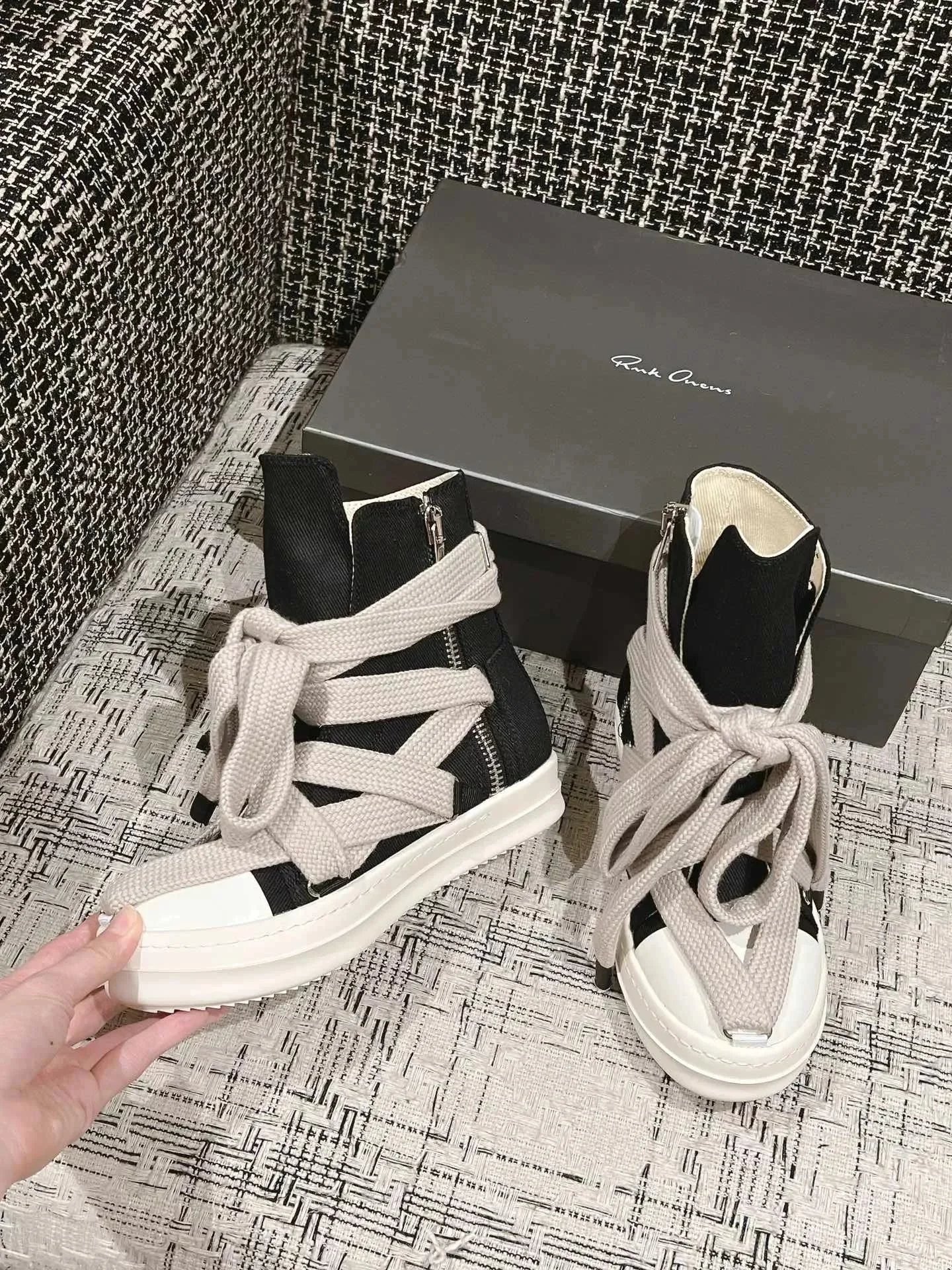 R * c * k Ow * ns RO shoes