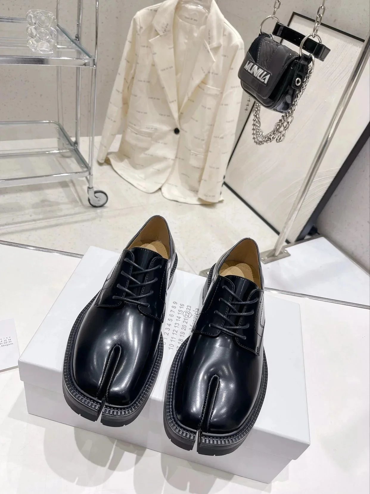 马吉 乐福鞋和德比