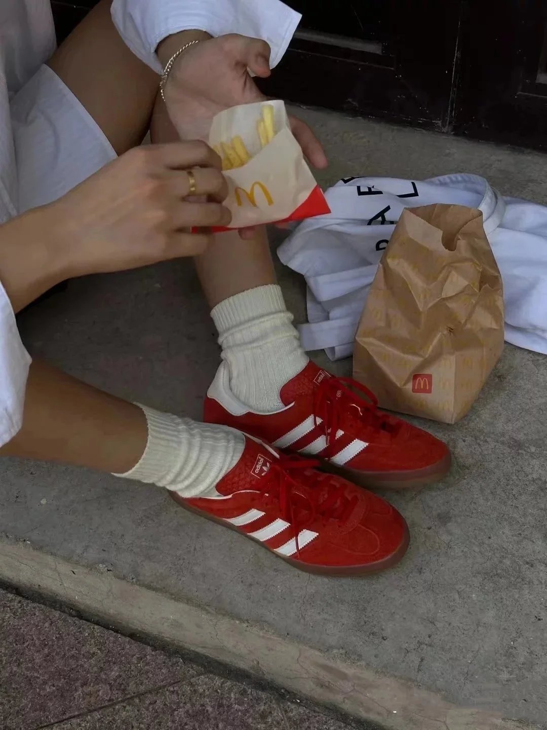  Gazelle 德训风板鞋绒毛玫粉藏蓝黑生胶底HQ8718