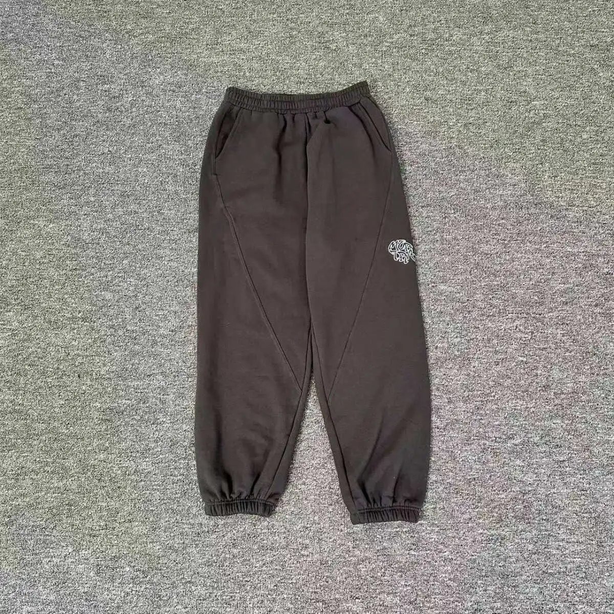 P069 [pants]