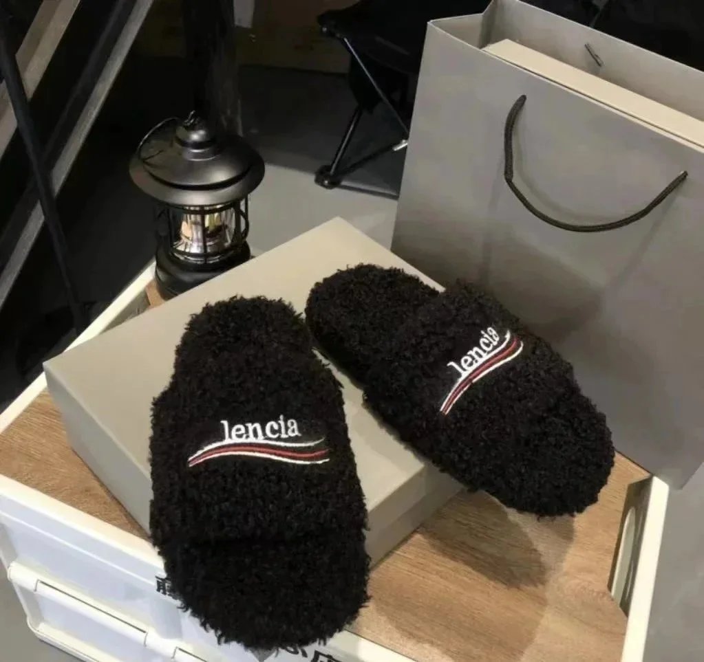 Lencia Black Slippers